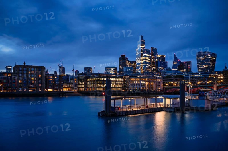Night view, river themes, skyline behind, financial district, business district, financial district, financial district, high-rise walkie talkie, The City of London, blue hour, London, England, Great Britain, Great Britain