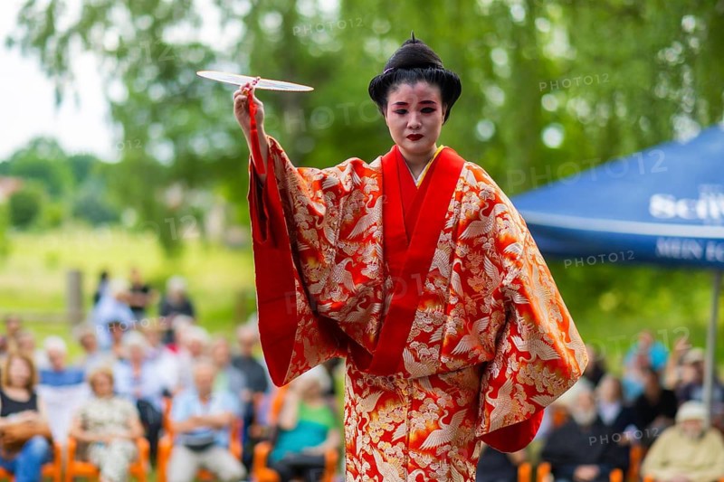 Art summer at the Red House 2026 from June 6 to August 30. Japanese dance performance by the master of traditional Ry-uky-u dance and Uta-Sanshin, Riko Sugama, Dippelsdorf, Saxony, Germany