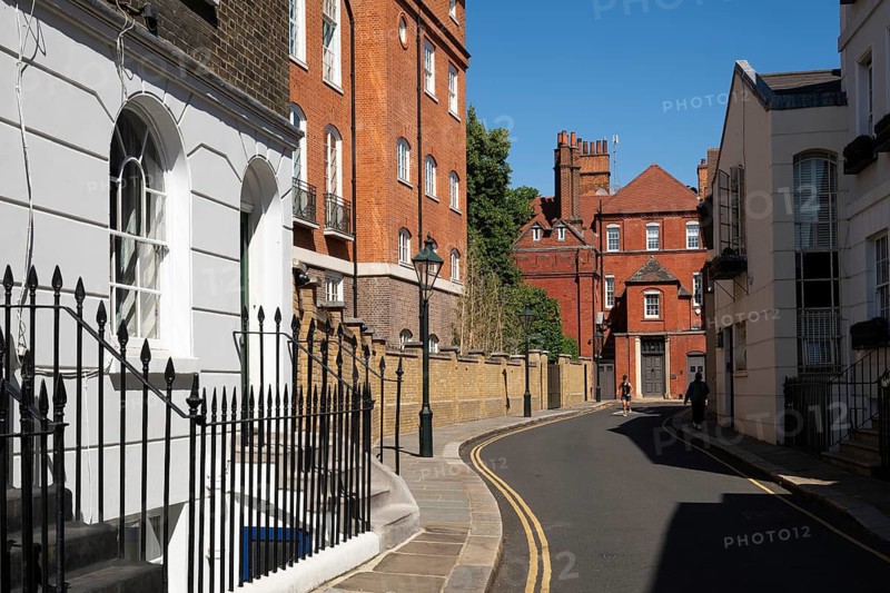 Narrow street lined with historic brick buildings, quiet residential area, Chelsea, London, Great Britain, England, Great Britain