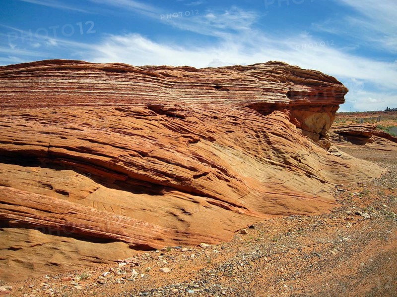 Reddish brown, layered sandstone formation, erosion, typical desert landscape, geology, Page, Arizona, USA