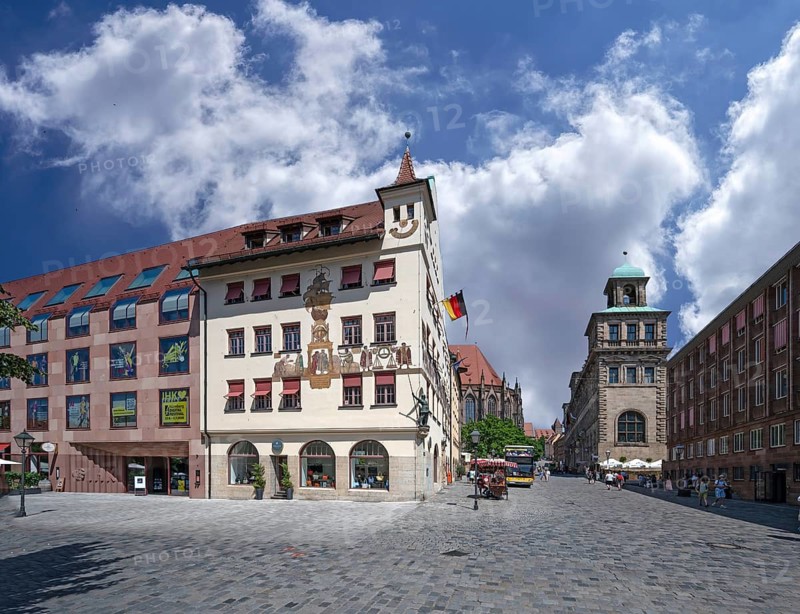 Chamber of Industry and Commerce, on the right the historic Wolfsches Rathaus, was built between 1616 and 1622, Rathausplatz 2, Nuremberg, Middle Franconia, Bavaria, Germany