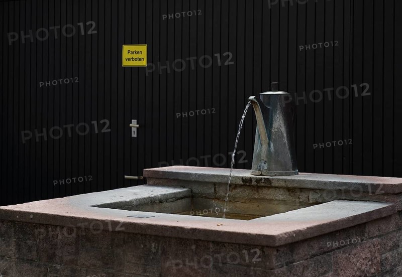 Kannenbrunnen, also coffee fountain or bear fountain, water comes from Kanne, Keplerstadt Weil der Stadt, Baden-Württemberg, Germany