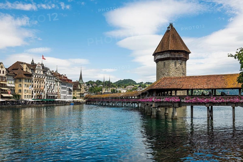 Historic wooden bridge over the Reuss, Chapel Bridge and Old Town, Lucerne, Lake Lucerne, Canton of Lucerne, Switzerland