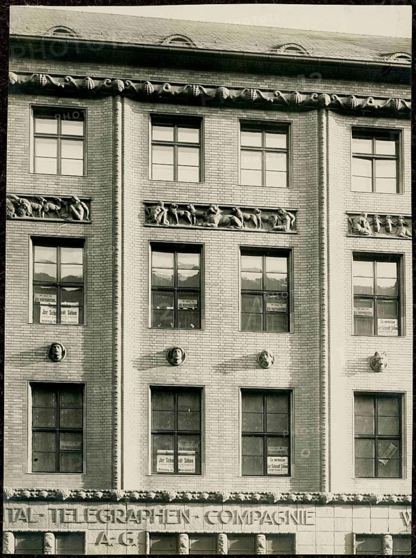Berlin, Mitte, Schützenstr. 28, Wolff telegraph office, commercial building, expressionist façade design, relief, heads, multi-storey building with brick façade, around 1924