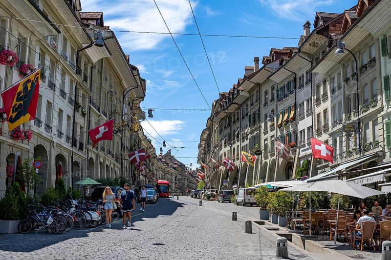 Gerechtigkeitsgasse with historic houses decorated with Swiss flags, old town, Bern, Canton of Bern, Switzerland
