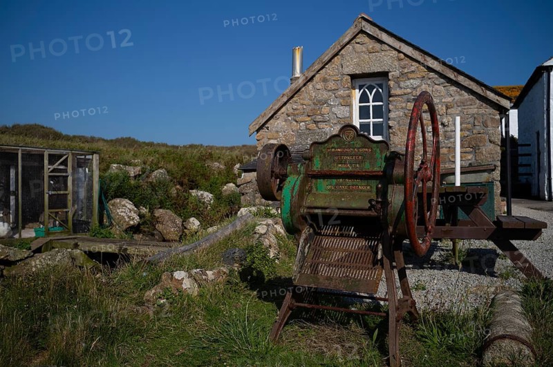 Old Press Cake Crusher, Oil Cake Breaker, agriculture Machine, Front Cottage, House, Greeb Farm, Land's End Headland, Penzance, Penwith Peninsula, Cornwall, England, Great Britain, Great Britain