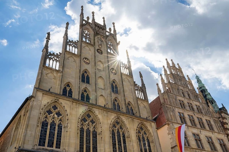 Historic Town Hall on Prinzipalmarkt, Sun Star, Flag of the City of Münster, North Rhine-Westphalia Day, Münster, Westphalia, North Rhine-Westphalia, Germany