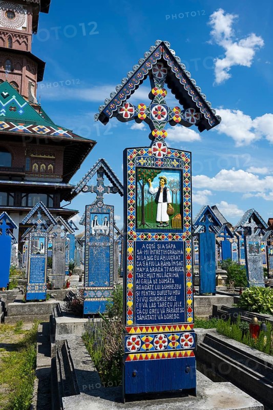 Cemetery with artfully painted tombstones and a traditional wooden church highlighted in the background, traditional wooden grave sites, Happy Cemetery, Cimitirul Vesel, Sapân?a, Sapanta, Maramure?, Maramures, Maramures, Maramures, Romania