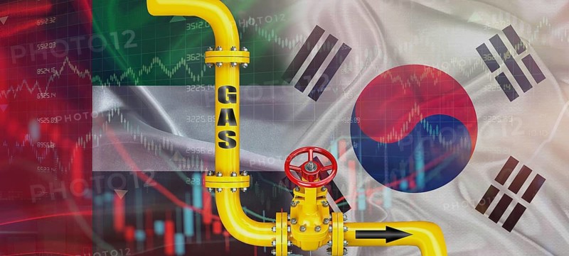 Gas pipeline with Emirati and South Korean flag. Production and export of Emirati gas to South Korea