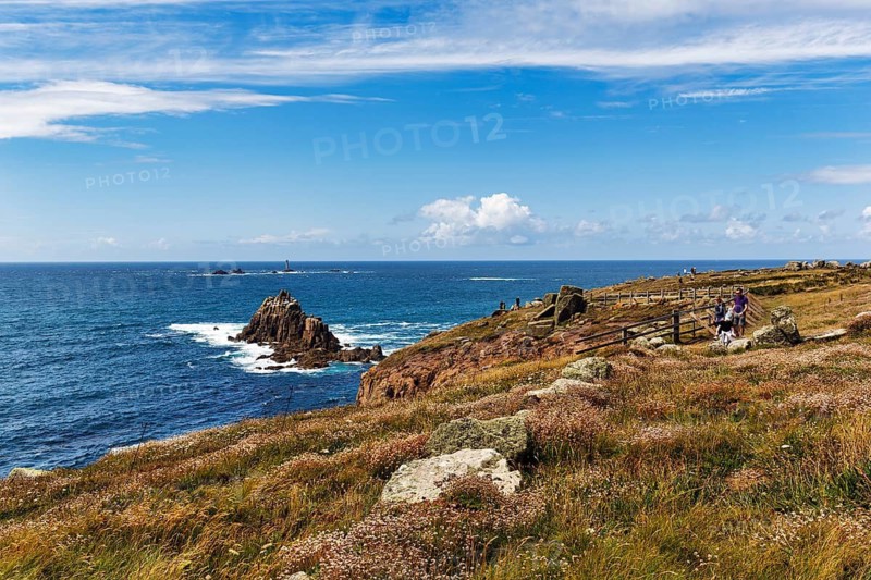 Coastline, heathland on the Atlantic coast, South West Coast Path coastal footpath, blue sky in summer, land's end, land's end, Penzance, Penwith peninsula, Cornwall, England, Great Britain