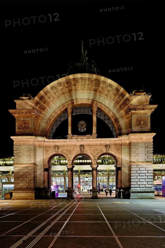 Archway on the station square, light installation at dusk, Lilu, Light Festival 2023, Lucerne, Canton of Lucerne, Switzerland