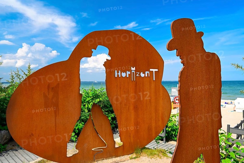 Memorial to the singer Udo Lindenberg by Dieter Portugall in Timmendorfer Strand, Schleswig-Holstein, Germany +++ editorial use only