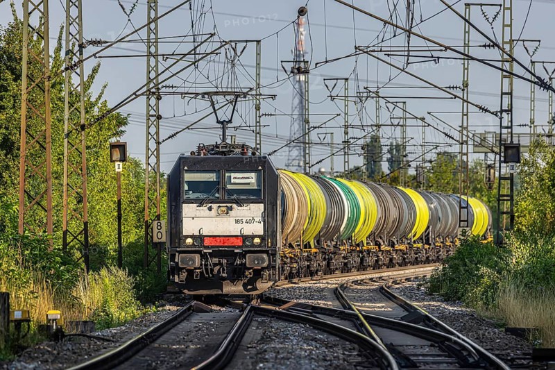 Freight train with tank car on the Schusterbahn, a bypass of Stuttgart Central Station. The route is primarily used by freight trains. Stuttgart, Baden-Württemberg, Germany
