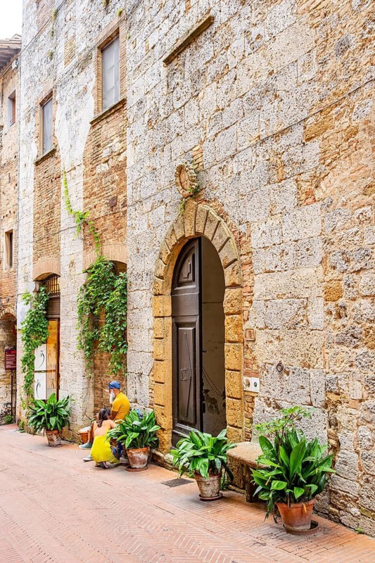 Old Town with stone arches and historic buildings of San Gimignano, Tuscany, UNESCO World Heritage, Italy, Europe, Europe