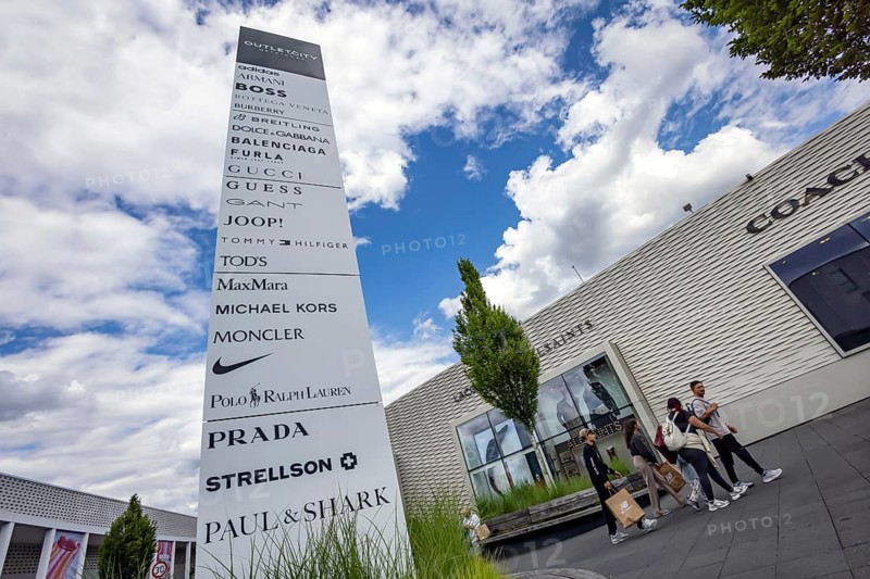 Shopping in Outletcity Metzingen. The 500 premium and luxury brands focus on clothing, but also offer beauty and home products. Outletcity AG around Hugo Boss is the first and one of the largest outlet locations in Germany. Metzingen, Baden-Württemberg, Germany