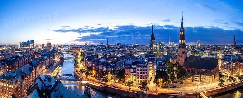 Large city panorama over Zollkanal, Speicherstadt, St. Katharinen and Elbe Philharmonic Hall zur Blaue Stunde, Hamburg, Germany