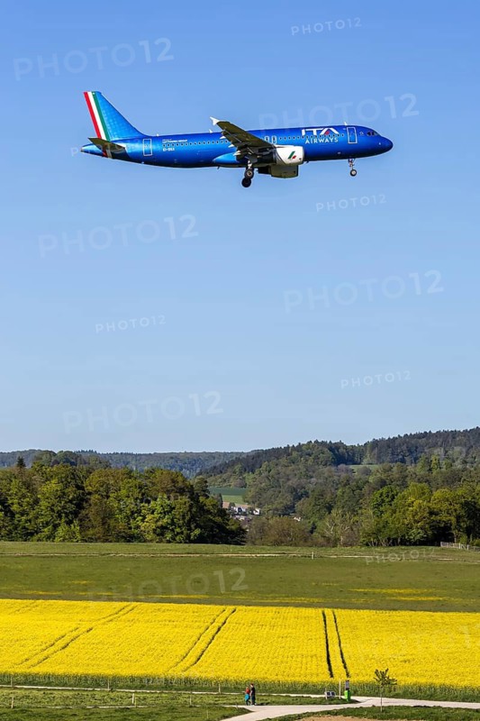 An ITA Airways Airbus A320 aircraft with the license plate EI-DSX at Zurich Airport, Switzerland