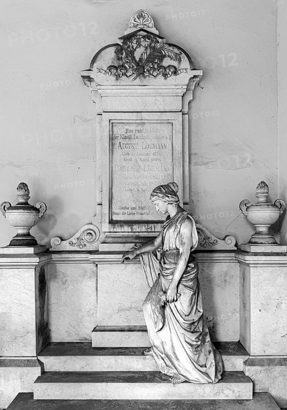 Entrance building in round arch style by Ludwig Droste with grave in the gatehouse, Engesohde City Cemetery, Hanover, Lower Saxony, Germany