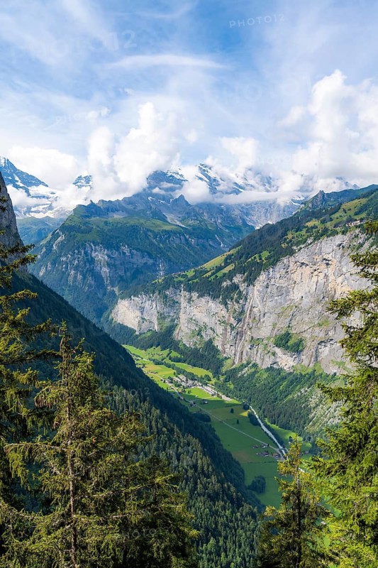 View of the Lauterbrunnen valley, Mettlenalp, picturesque mountain landscape, Bernese Alps, Bernese Oberland, Switzerland