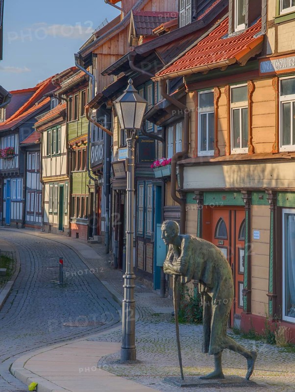 Sculpture The Rast Kochstraße with historic half-timbered houses Wernigerode Harz Germany