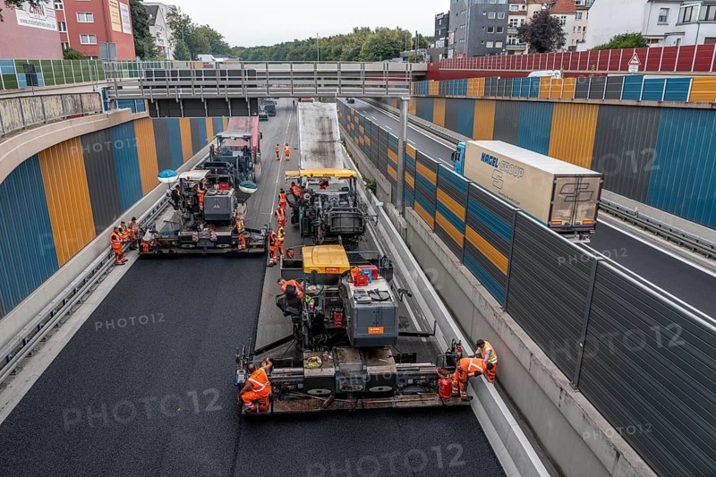 Rehabilitation of the A52 motorway near Essen, an 8 km long section between the Essen-Kettwig junction and the Essen-Ost motorway junction was completely renovated over a period of 9 years, 6 lanes, new drainage pipes, carriageway, bridges, noise barriers, traffic facilities, here the last section, direction Düsseldorf, new carriageway surface, laying of porous asphalt, whispering asphalt, at the Essen-Rüttenscheid junction, North Rhine-Westphalia, Germany