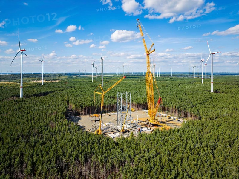 Assembly of the GICON high-altitude wind tower. The world's tallest wind turbine is taking shape. The high-altitude wind tower is intended to harness wind energy at high altitudes. Depending on location and operating conditions, stronger and more consistent winds at high altitude can achieve a significantly higher annual yield than with current systems. System: telescopic tower system, hub height: 300 meters, total height: approx. 360 meters, installation is carried out with the KR 900 Liebherr LR 11350 crawler crane, Schipkau, Brandenburg, Germany