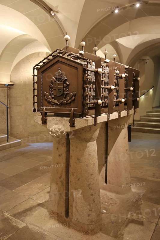 Shrine, crypt, interior view, Bonner Münster, Münsterplatz, Centre, Bonn, North Rhine-Westphalia, Germany