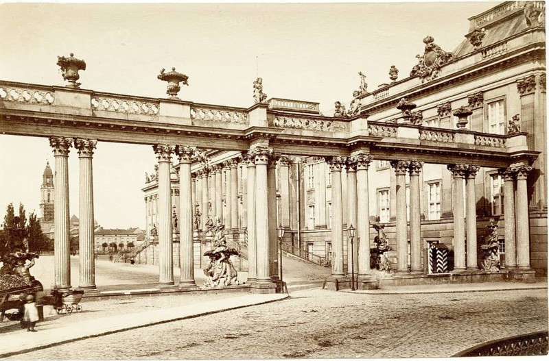 Potsdam, city palace, colonnades, wrestling colonnade, built in 1746. Knobelsdorff, city palace demolition 1960, magnificent baroque building with column construction and decorative decorations, around 1910