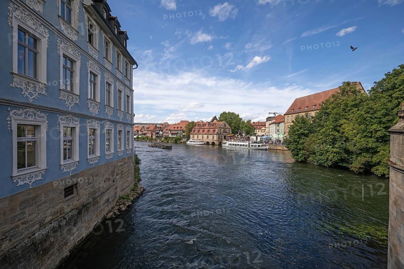 20 August 2026, People gather along the Regnitz river during the 76th Sandkirchweih festival in Bamberg, Germany