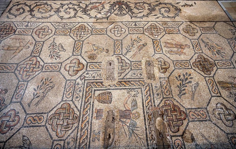 Detailed floor mosaic with geometric patterns and representations of people and animals, Basilica di Santa Maria Assunta, Basilica of Aquileia, UNESCO World Heritage Site, Aquileia, Friuli, Italy