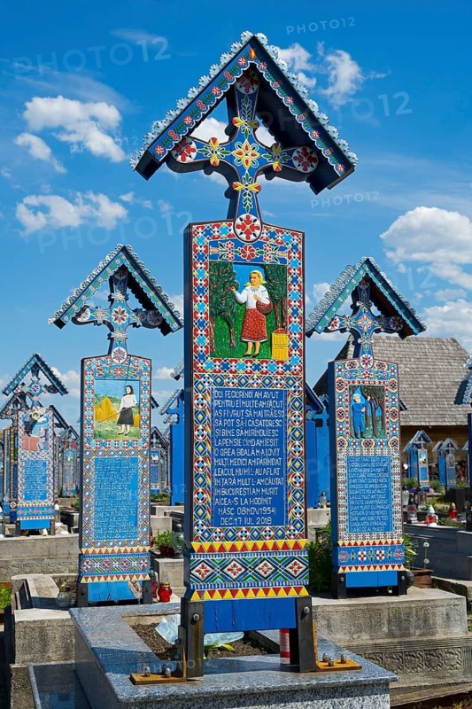 Artistically carved tomb with folklore motifs under blue sky, traditional wooden grave sites, Happy Cemetery, Cimitirul Vesel, Sapân?a, Sapanta, Maramure?, Maramures, Maramuresch, Romania