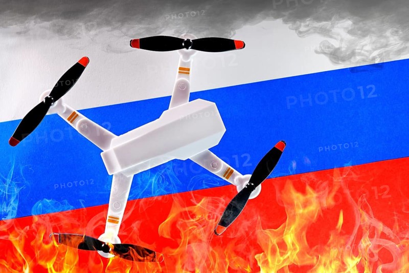 Drone on Russian flag, symbolic photo of Russian drone strikes and hybrid warfare, photo montage +++ editorial use only