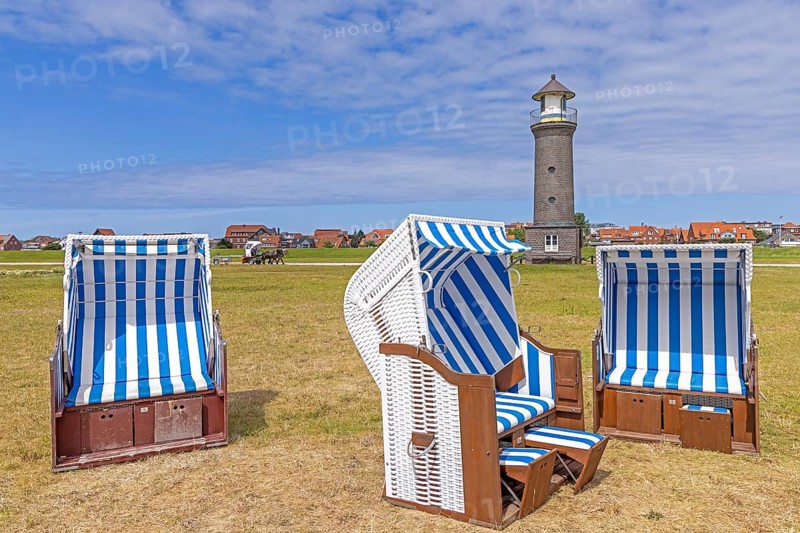 Lighthouse Memmertfeuer, beach chairs, horse-drawn carriage, Juist, East Frisia, Lower Saxony, Germany