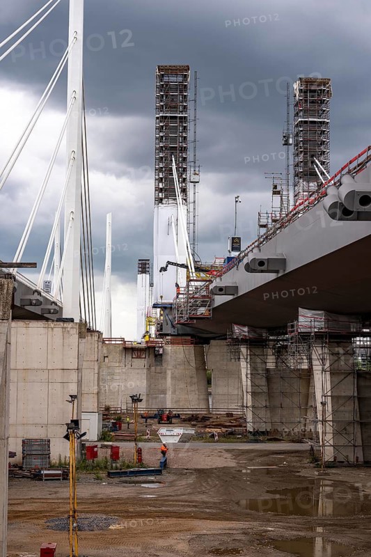 New construction of the second part of the Neuenkamp motorway bridge of the A40, across the Rhine near Duisburg, parallel to the existing first bridge, North Rhine-Westphalia, Germany