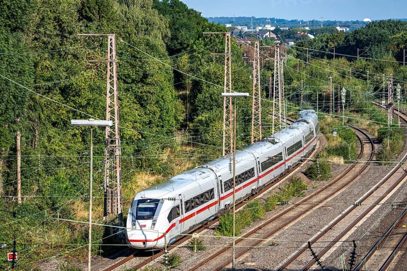 Railway line, 6-track, east of Essen Central Station, looking towards Bochum, local and long-distance trains run here, ICE, North Rhine-Westphalia, Germany