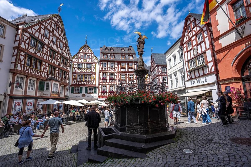 The wine town of Bernkastel-Kues on the Middle Moselle, medieval market square with gabled timber houses, St. Michaelsbrunnen, Germany