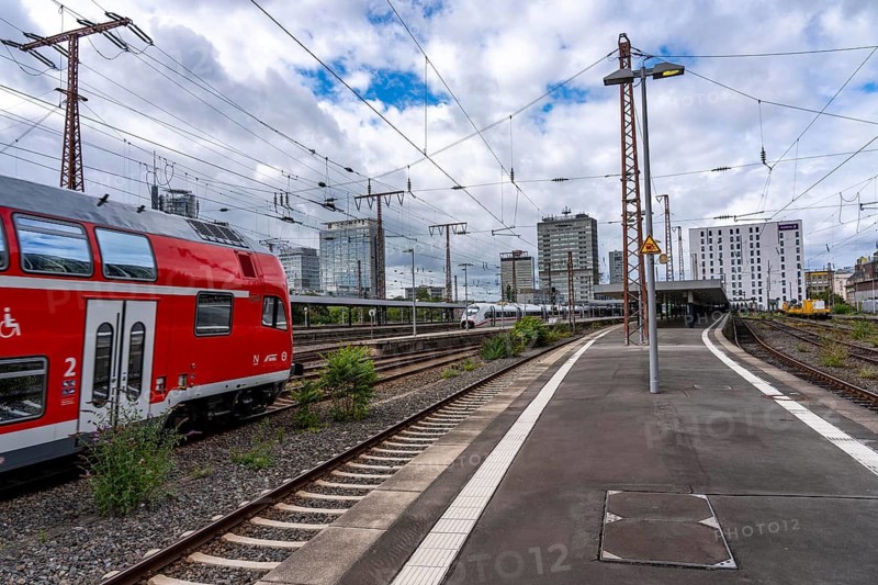 ICE long-distance train, regional express, RE2, in Essen main station, city skyline, high-rise office buildings, North Rhine-Westphalia, Germany