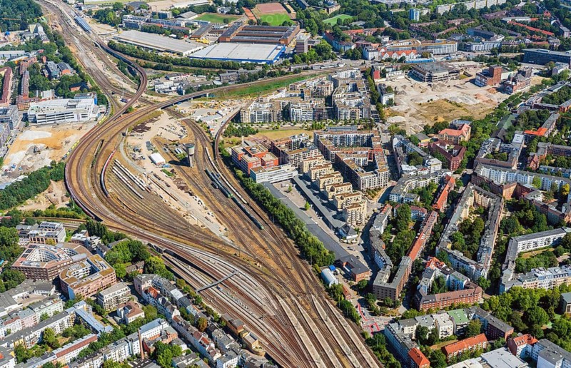 Neue Mitte Altona, apartments, apartment, house, real estate, city, close to the city, fantastic, office, Europe, Germany, Hamburg, aerial view, railway, railroad site, rails, Altona, freight station, Holsten Quartier, city, architecture, building, residential construction
