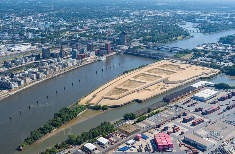 Kleiner Grasbrook, HHLA, Hamburg's leap across the Elbe, Europe, Germany, Hamburg, housing, aerial view, Freihafenelbquartier, Hafentorquartier, Überseezentrum, Hafencity, Elbe, housing densification, Wognungsbau, Prager Ufer, Vltava port, Grasbrock, Elbbrücken