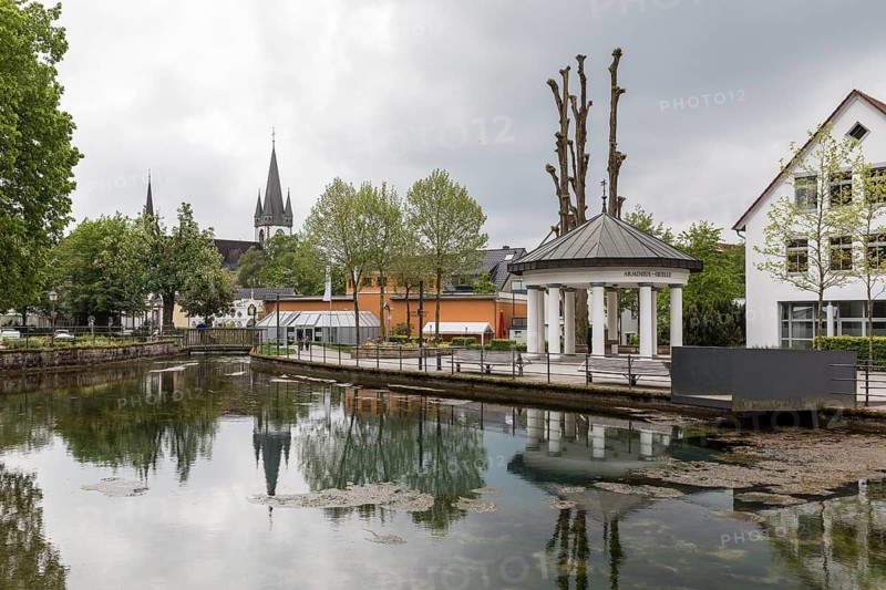 Lippequelle, Armeniusquelle and city view with Kath. St. Martin Parish Church, Bad Lippspringe, North Rhine-Westphalia, Germany