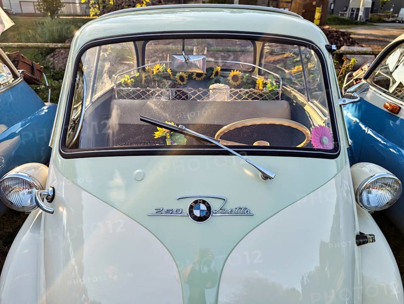 BMW Isetta, annual meeting 2026, distinctive small car with front door, decorated, cult, nostalgia, smooch ball, historical cultural property, Holzminden, Weser Hills, Germany