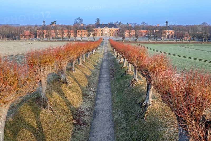 Avenue of linden trees leading to Schloss Bothmer, 18th century Baroque palatial manor house near Klütz in winter, Mecklenburg-Vorpommern, Germany