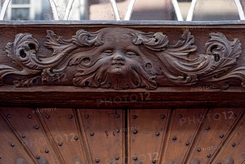 Hotel Nassau Oranien, historic half-timbered house, baroque, mask, cherub on the lintel above the portal, carving by Johann Neudecker, wood, decor, Nassauer Hof, starred restaurant Grand Mére & Gud Stubb, Borngasse, old town, Hadamar, Limburg-Weilburg, Westerwald, Hesse, Germany
