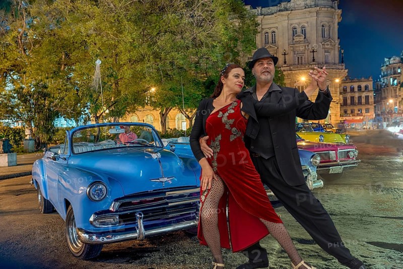 Place Night Tango in front of Oldtimer Havana Cuba Composing