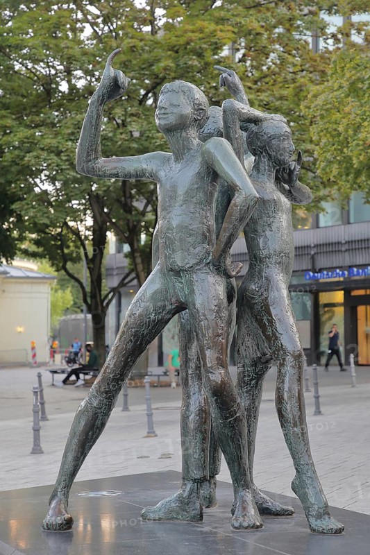 Klenkes memorial sculpture by Hubert Löneke 1970, Aachen greeting with the little finger of the right hand, modern art, bronze sculptures, life size, gesture, arm, up, high, wooden ditch, old town, Aachen, Eifel, North Rhine-Westphalia, Germany