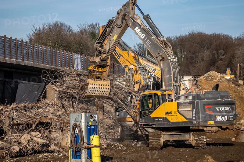 Demolition of the 120 meter long motorway bridge of the A516, across Teutoburger Straße in Oberhausen-Sterkrade, the bridge, built in 1970 was severely damaged, traffic continues to roll on the still existing West Bridge, after the demolition, the eastern part is rebuilt using a process unique in the world, 40 meter long precast concrete beams are assembled one after the other, reducing the construction period from 24 to 7 months after the completion of this bridge Will the western part also be rebuilt, North Rhine-Westphalia, Germany
