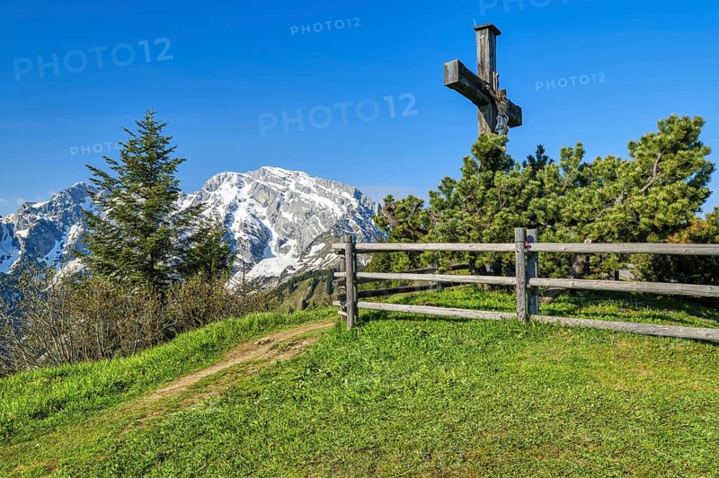 Hoher Göll with cross, Roßfeld panoramic road, Roßfeld, Berchtesgaden, Bavaria, Germany