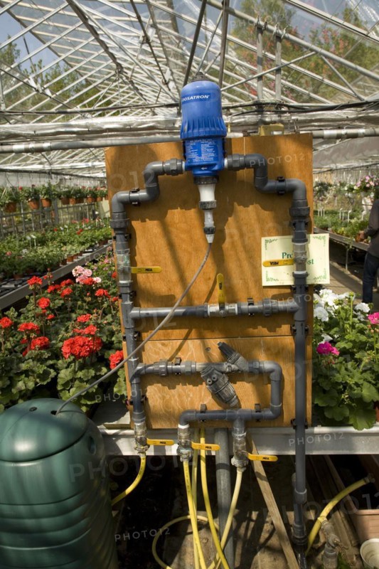 Water pump circulation system in nursery greenhouse