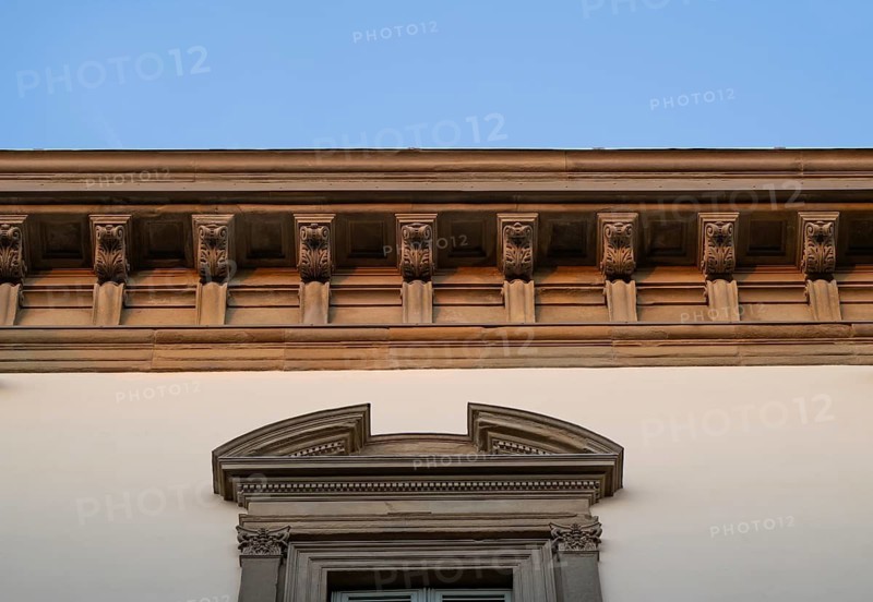 Elaborately crafted Renaissance cornice, Palazzo Rucellai, old town, Florence, Tuscany, Italy
