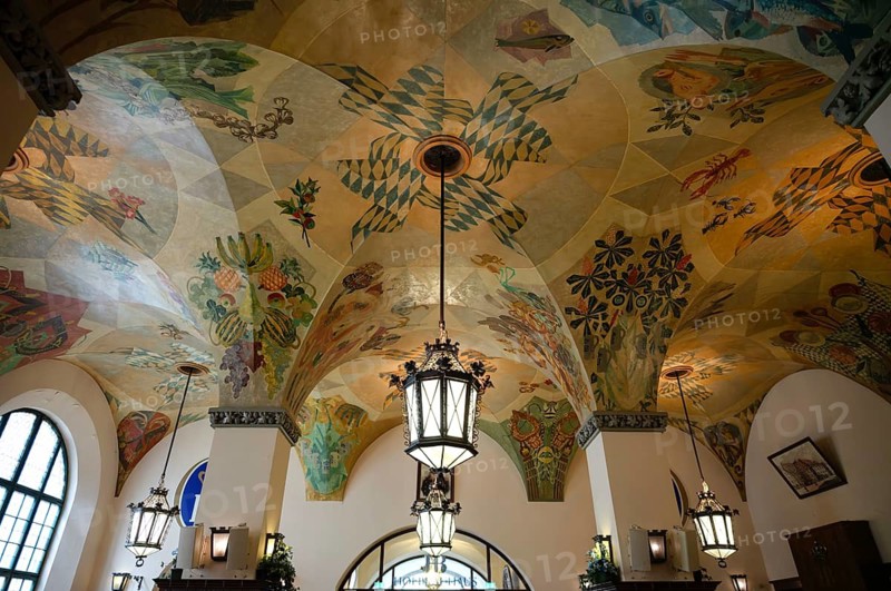 Interior view, painted ceiling, Münchner Hofbräuhaus, Platzl, Brauerei Hofbräu, Munich, Bavaria, Germany